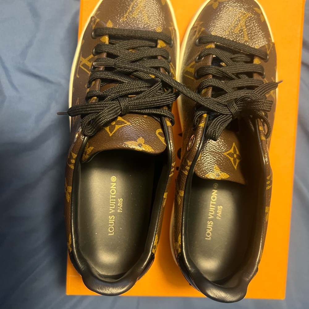 Louis Vuitton Front Row Sneaker - Picture 3 of 12